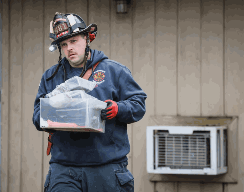 Wdstk apt fire dY AFEter fireman