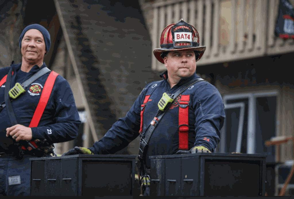 Wdstk apt fire dY AFEter firemen