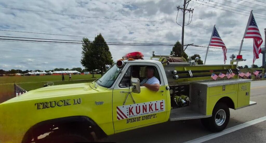 LITH Parade Kundle fire truck in parade